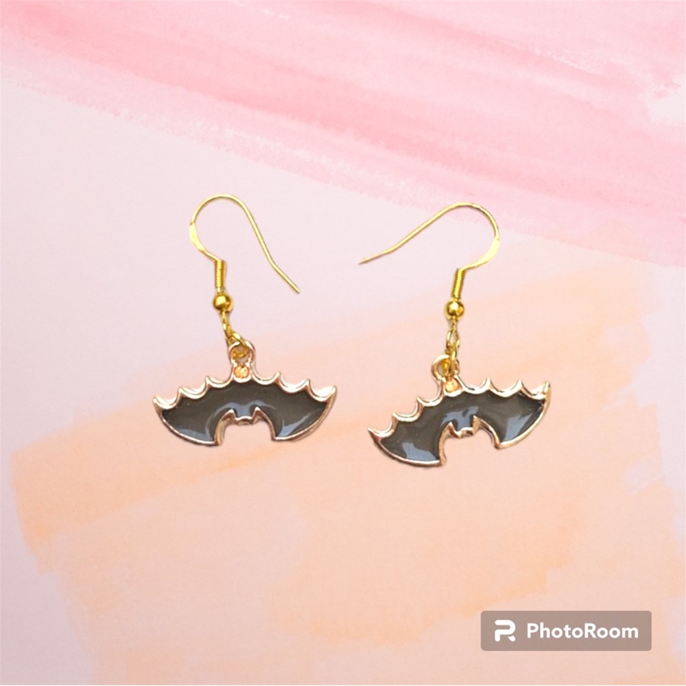 🌻2/13.00🌻 Bat upside down earrings 🦇